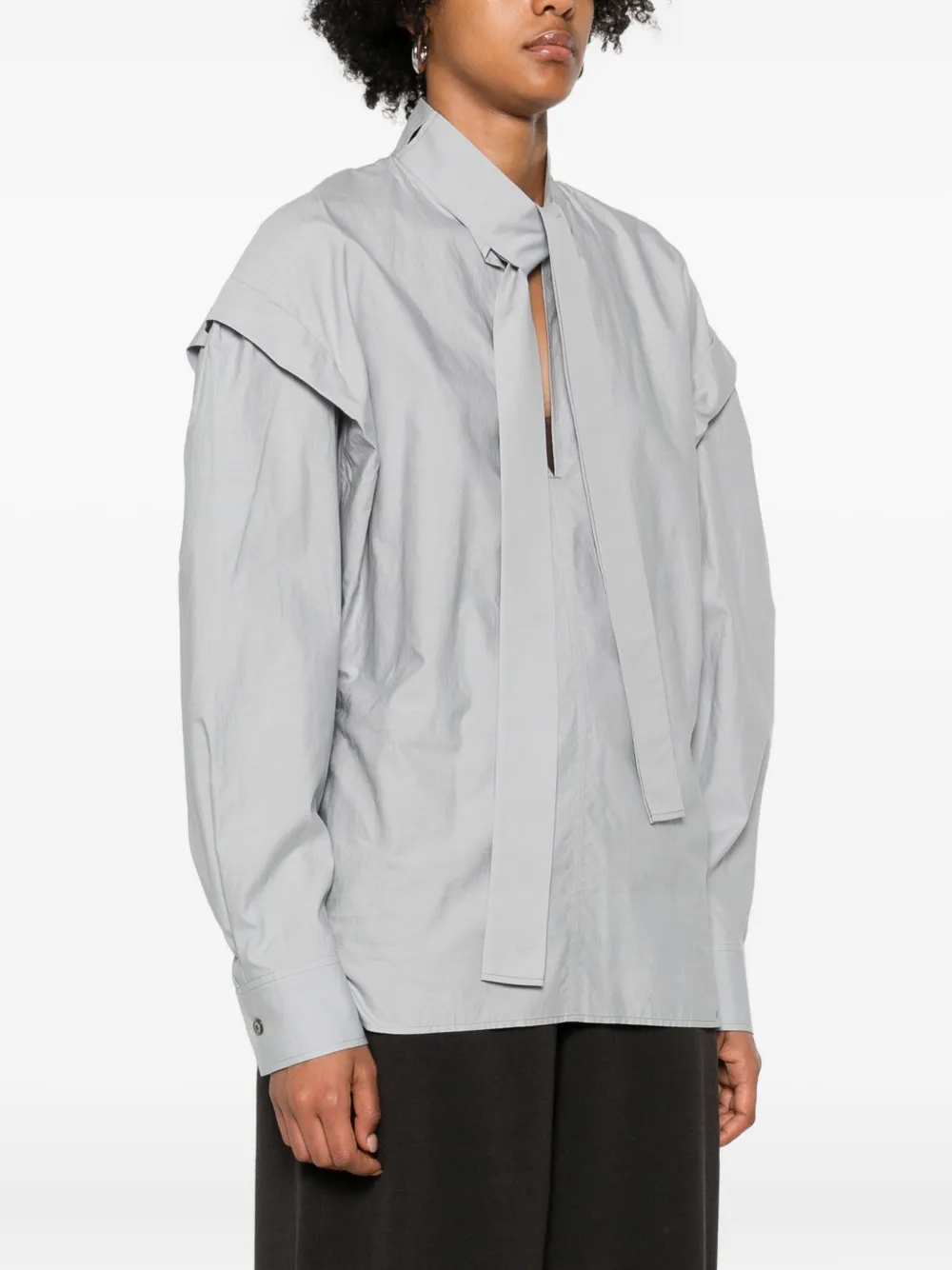 LEMAIRE Ascot top met pofmouwen en V-hals Blauw