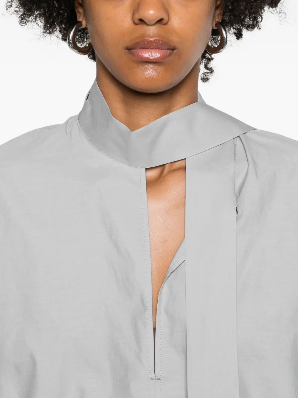 LEMAIRE Ascot top met pofmouwen en V-hals Blauw