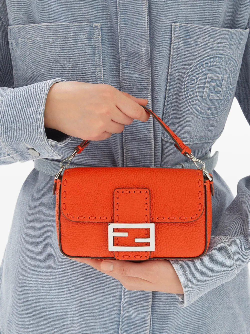 FENDI textured leather crossbody bag - Oranje