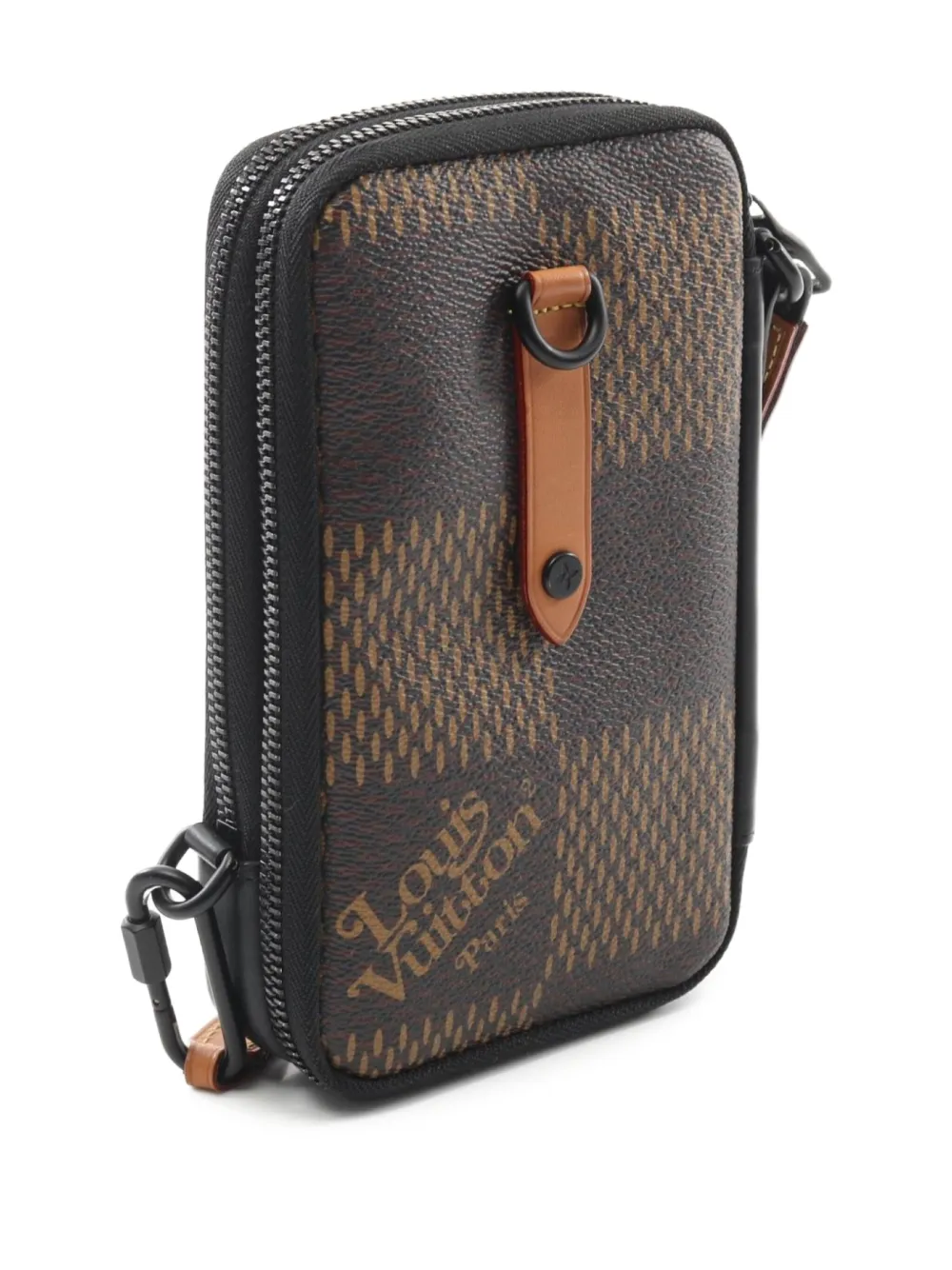 Louis Vuitton Pre-Owned x Nigo 2021's Damier Ebène phone pouch | Estilos de archivo | Image 2