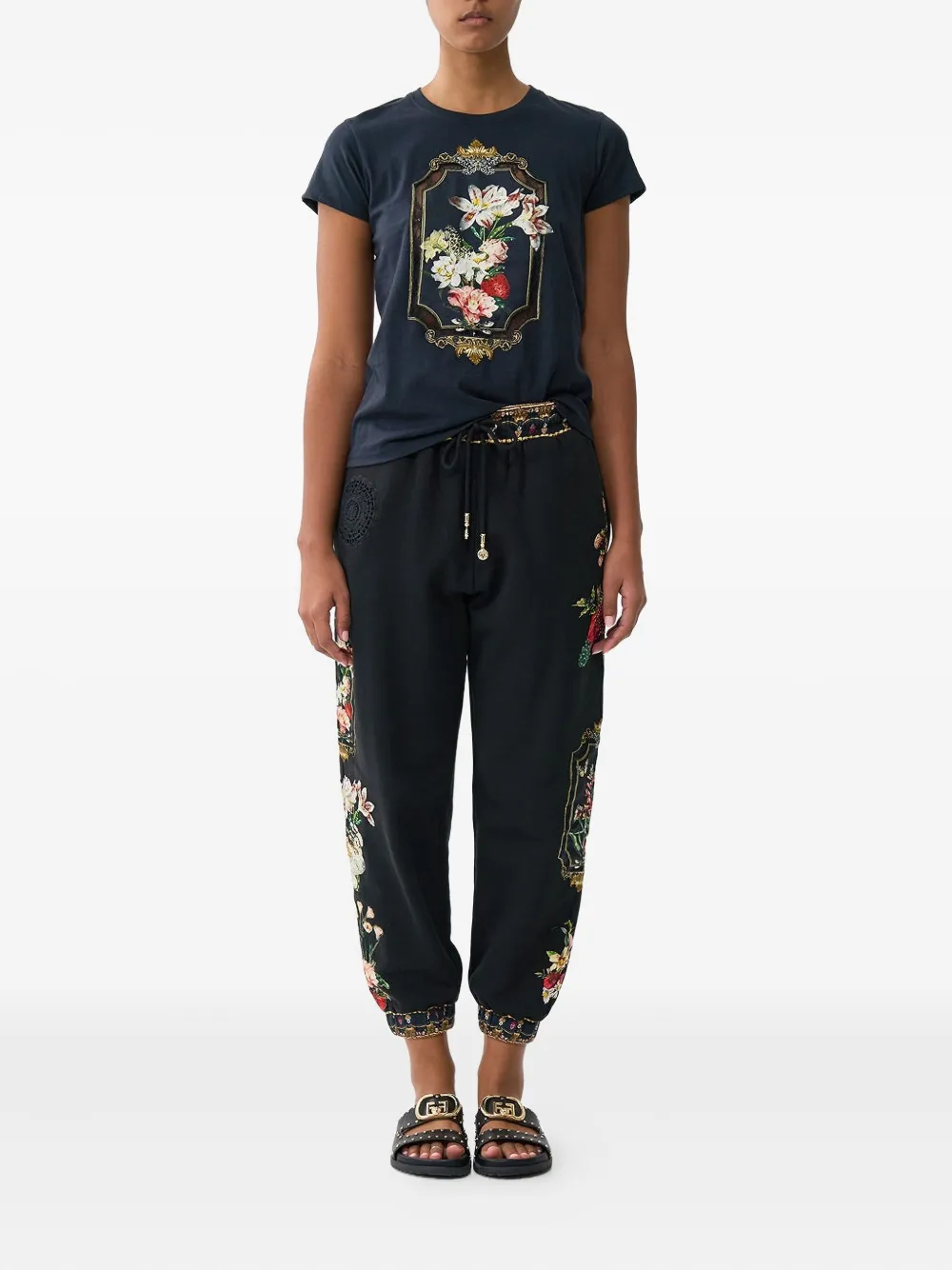 Camilla Noble Endeavors T-shirt Zwart