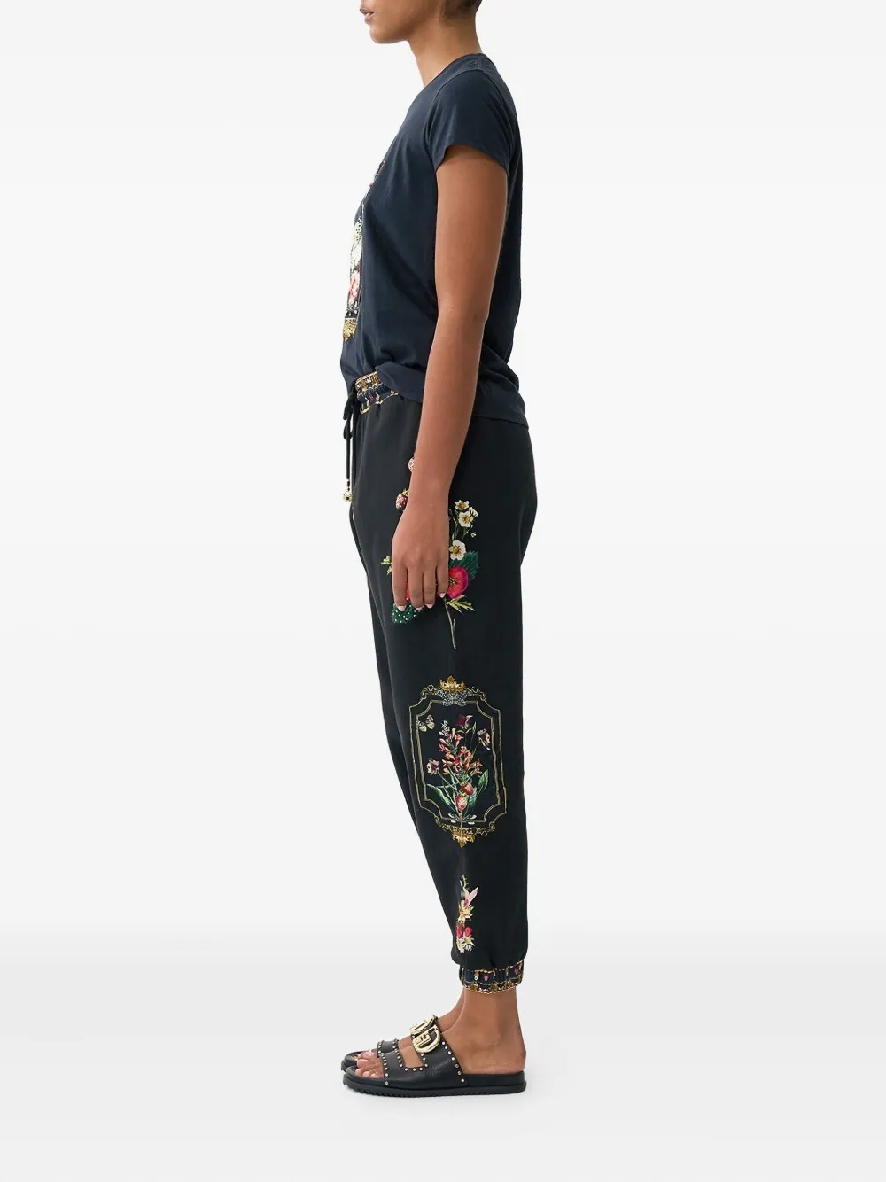 Camilla Noble Endeavors T-shirt Zwart