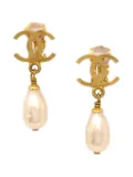 CHANEL Pre-Owned 1996 dangle clip-on earrings - Gold