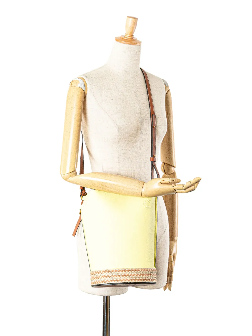 Loewe Pre-Owned bolsa bucket Bicolor Calfskin and Raffia Gate 2020 | Estilos de archivo | Image 2