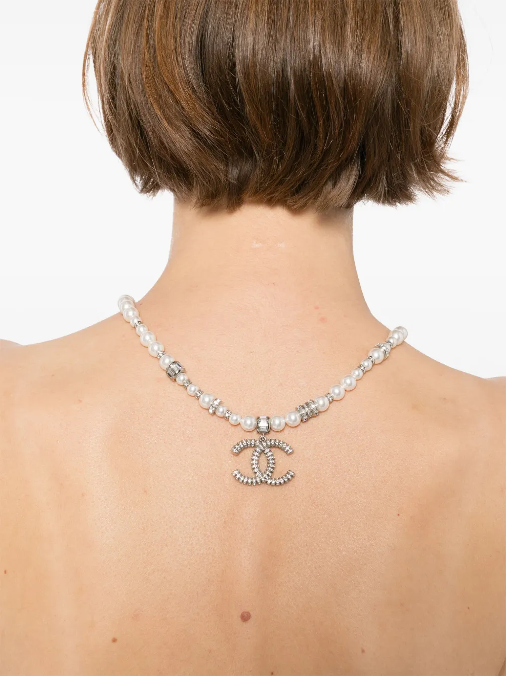 CHANEL Pre-Owned collar con logo CC y cristales 2023 | Image 2