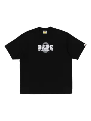 APEE BY A BATHING APE Tシャツ　ペイント　ロゴ　ストーン A BATHING APE® ラインストーンロゴ Tシャツ | ブラック | FARFETCH JP