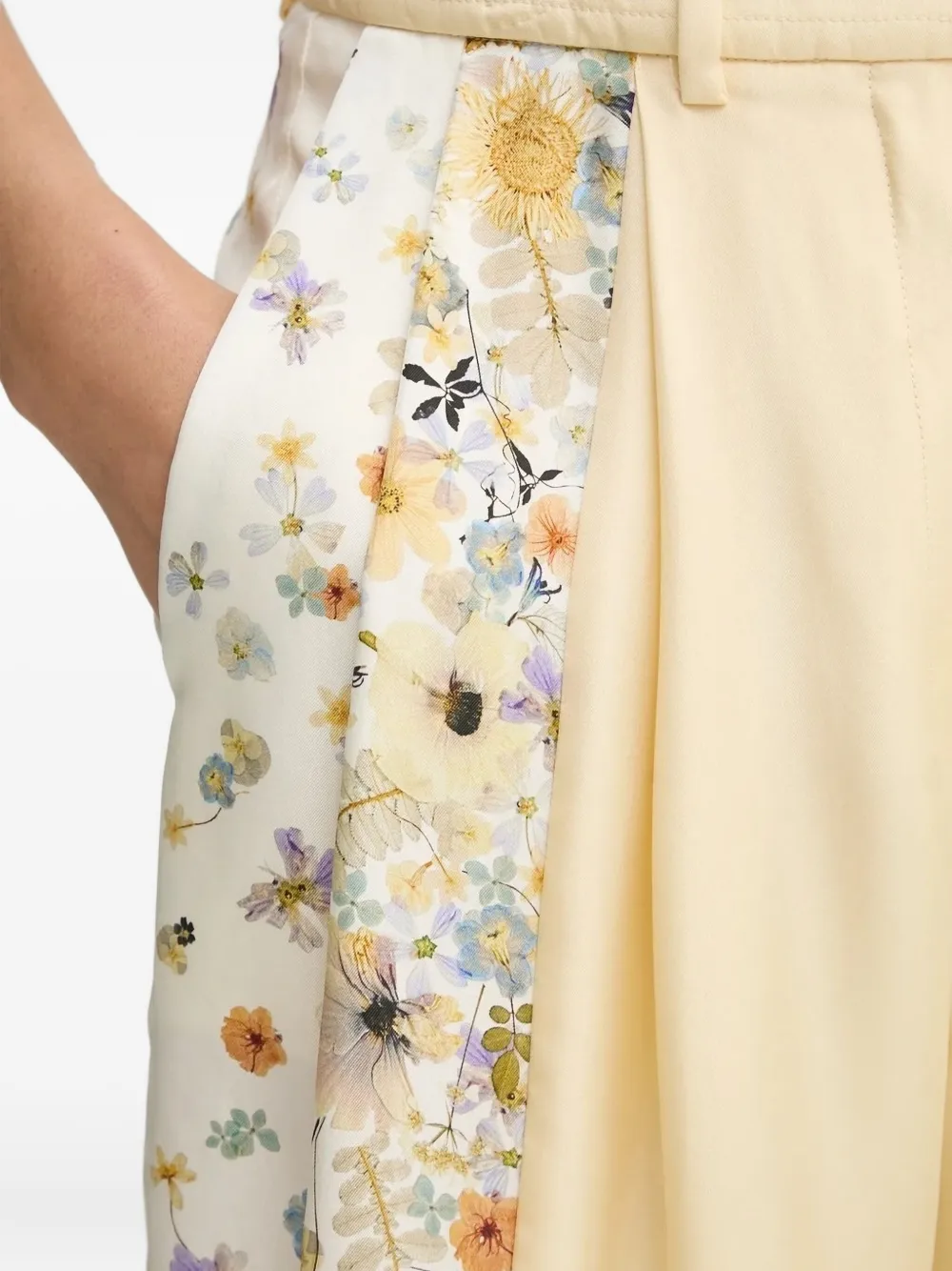 MUNTHE Geplooide shorts met bloemenvlakken Geel