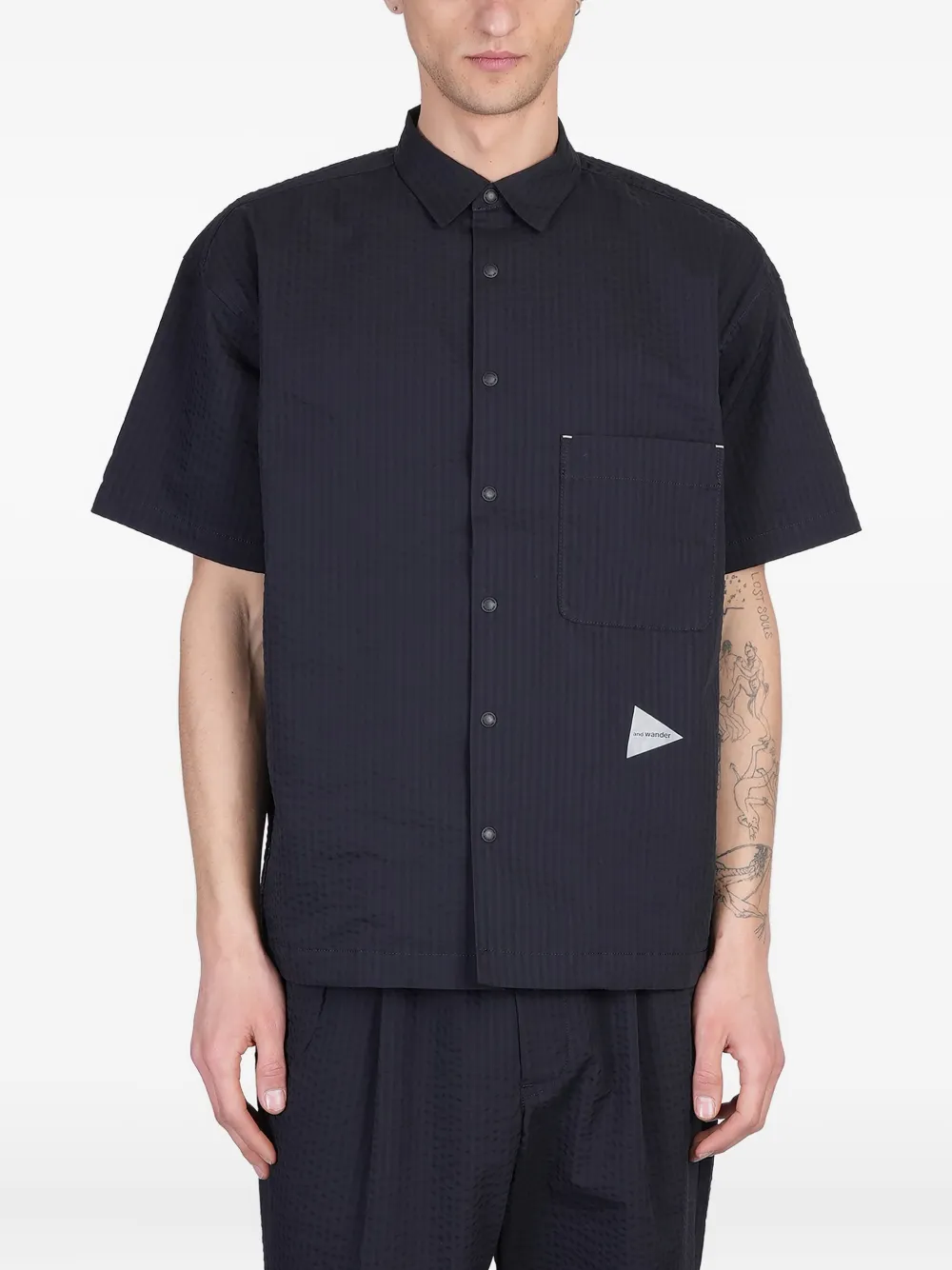 and Wander logo-print shirt - ブラック and Wander logo-print shirt - ブラック