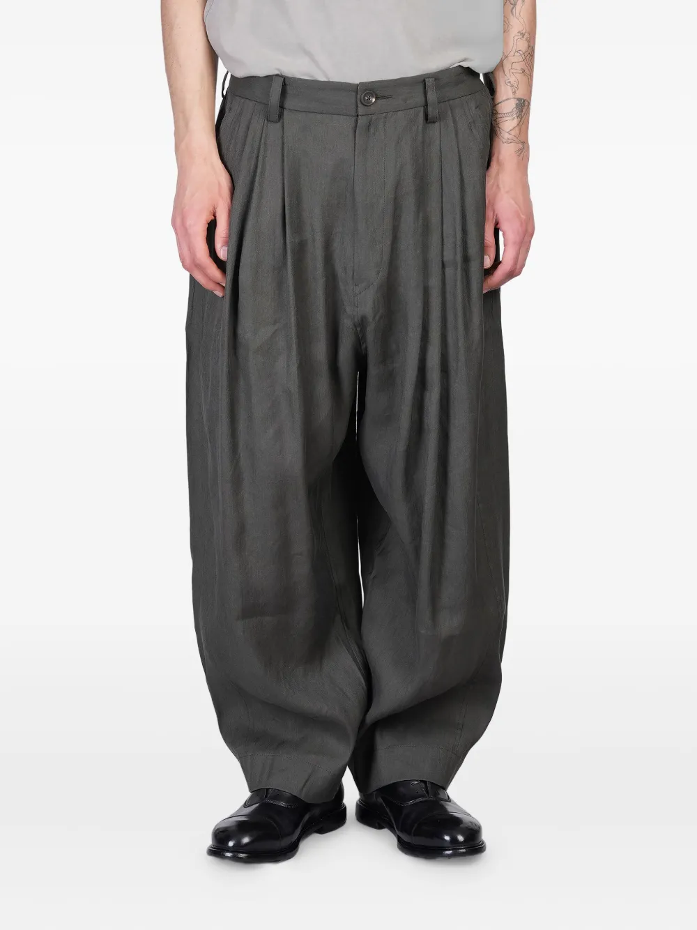 Ziggy Chen pleat-detail trousers | Grey | Image 1