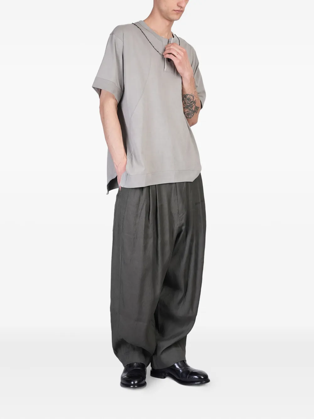 Ziggy Chen pleat-detail trousers - Grijs