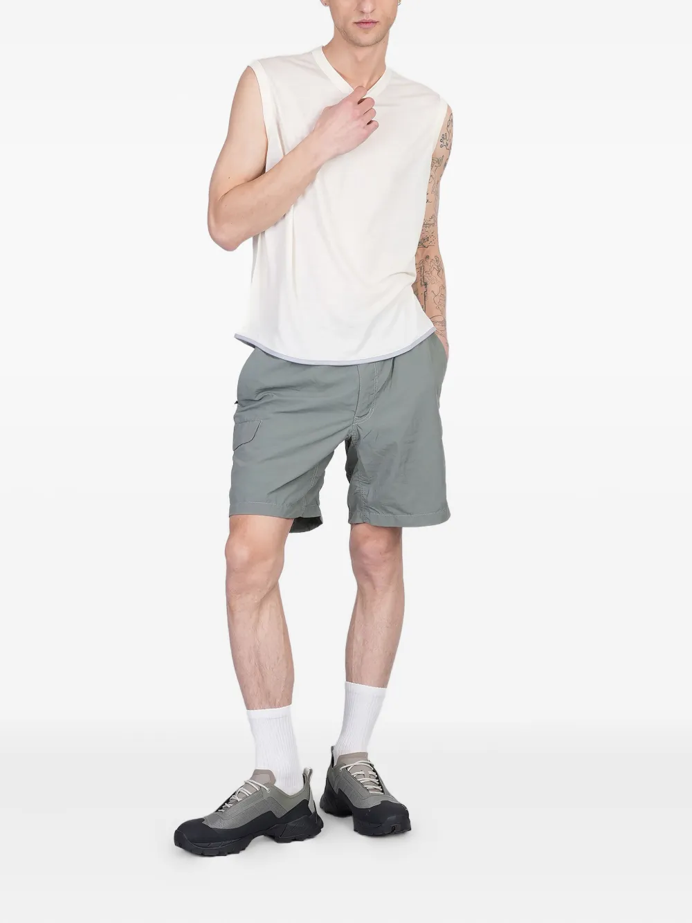 And Wander belted shorts - Grijs
