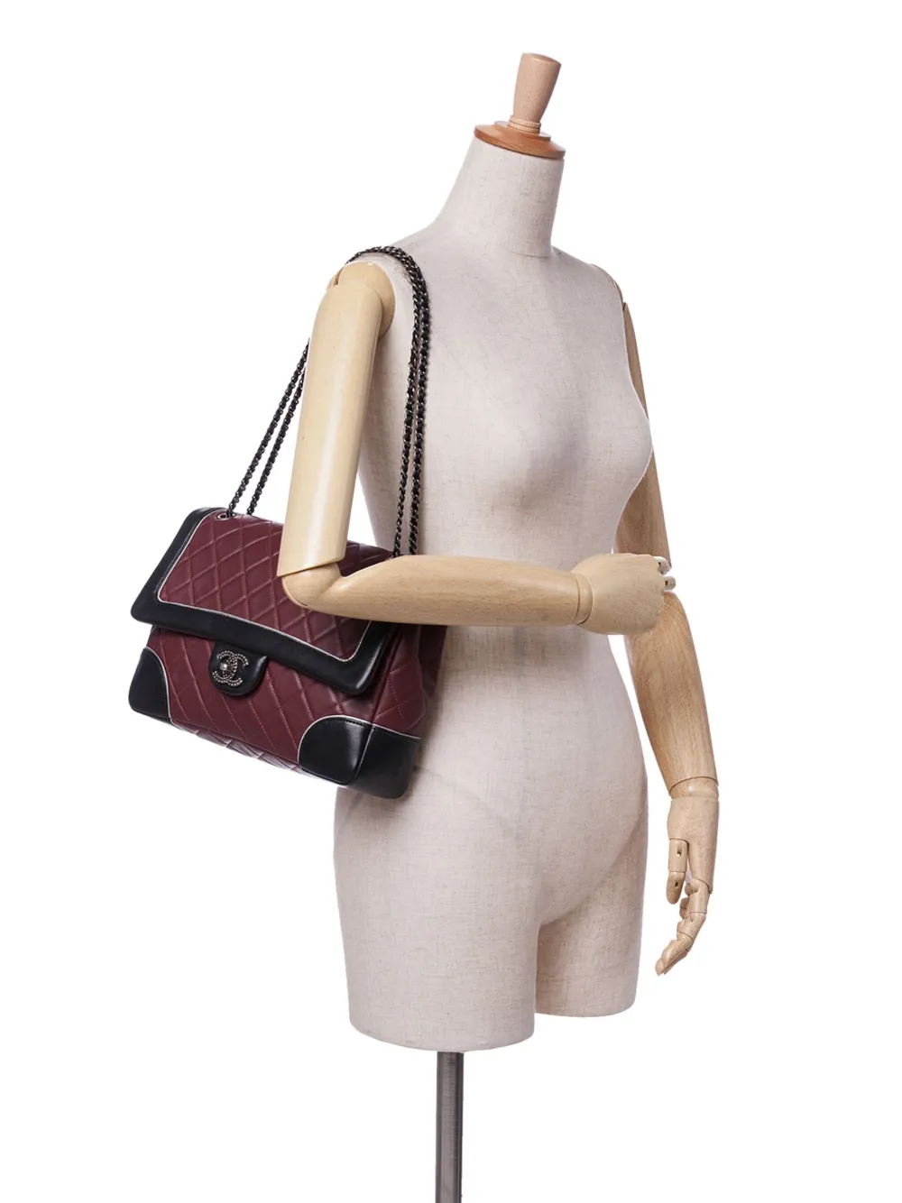 CHANEL Pre-Owned 2015-2016 Paris-Salzburg Jumbo Bicolor Quilted Lambskin Tyrolean Flap shoulder bag | Pre-Owned | Image 2