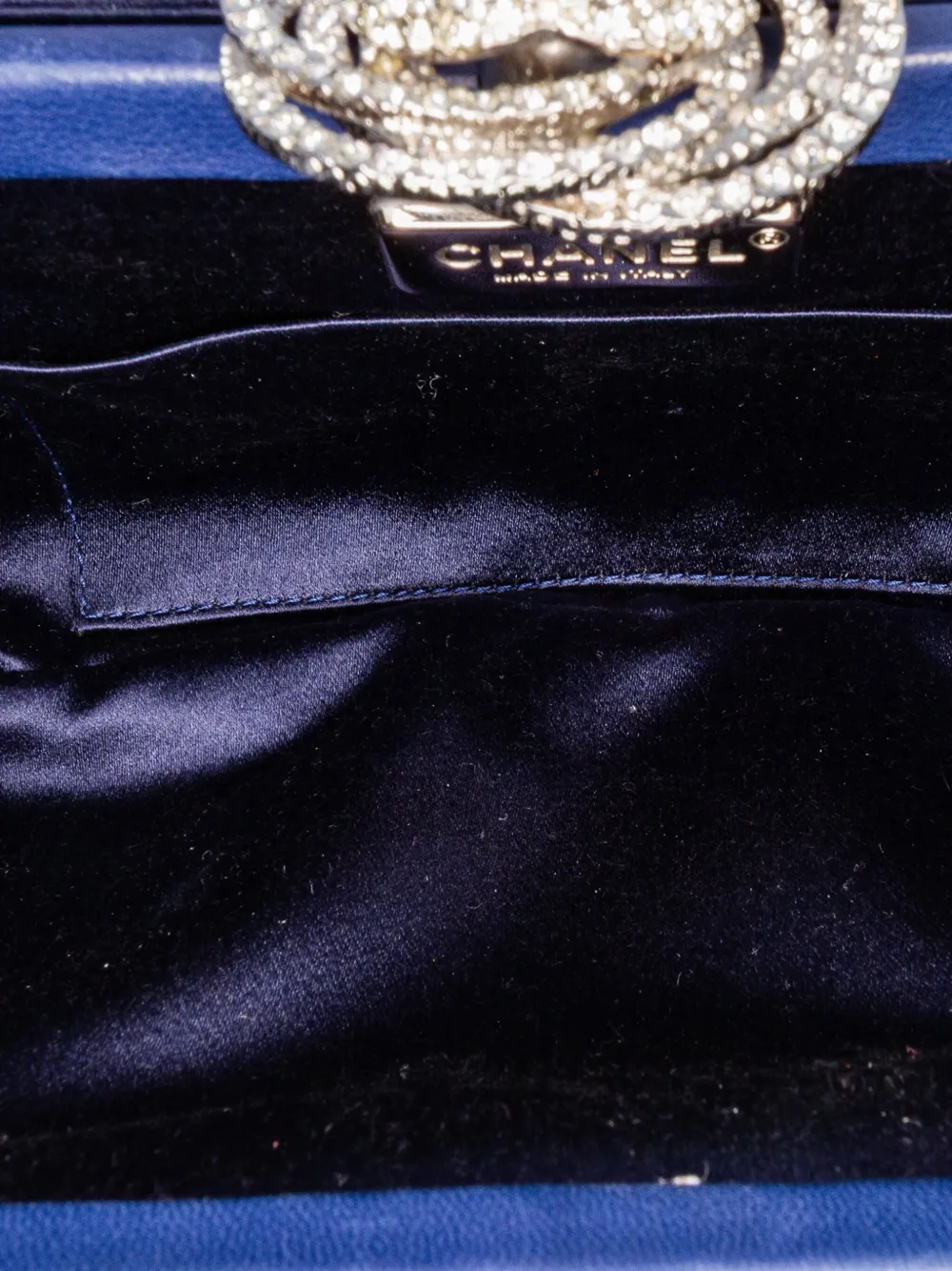 CHANEL Pre-Owned 2010-2011 Satin Crystal Camellia Evening Frame clutch bag | Image 5
