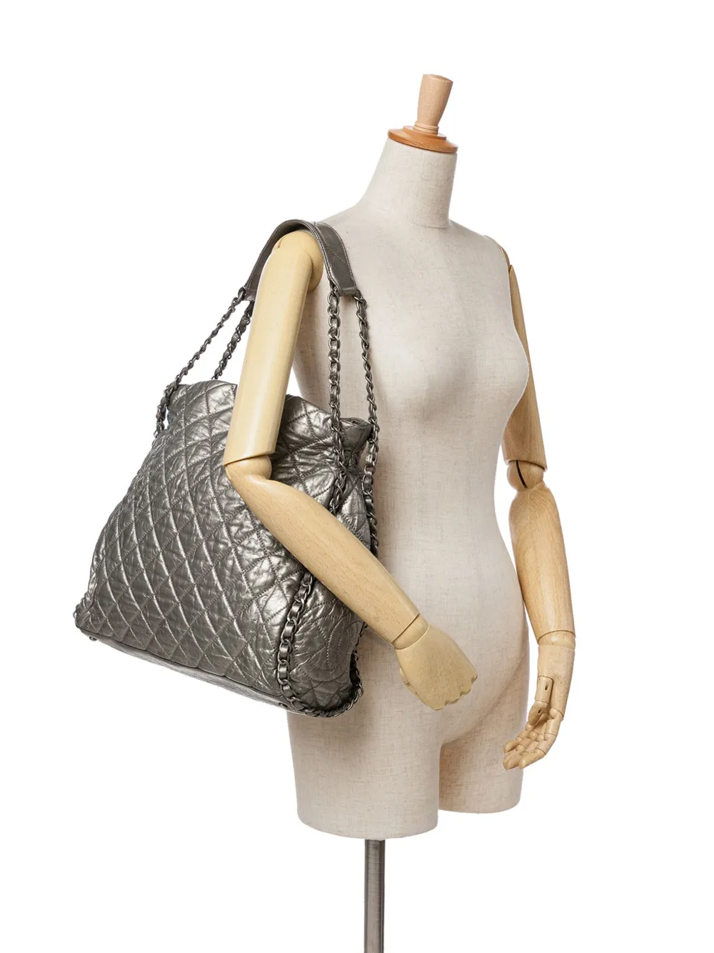 CHANEL Pre-Owned tote Large Quilted Metallic Calfskin Chain Me Hobo 2010-2011 | Estilos de archivo | Image 2