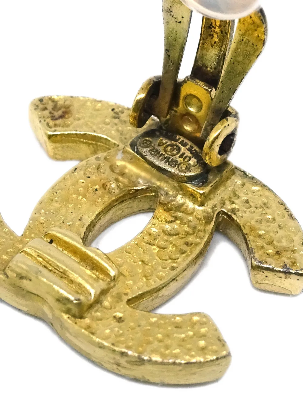 Pre-owned Chanel 2001 Cc Logo Clip-on Earrings