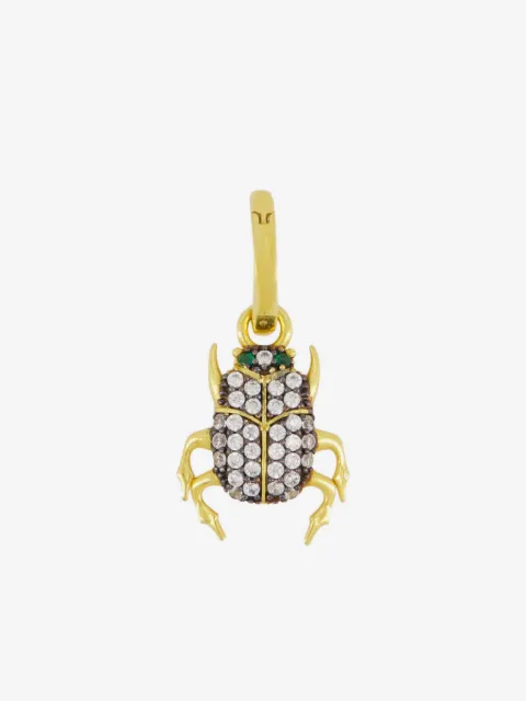 Begüm Khan arracada Scarab bañada en oro de 24kt
