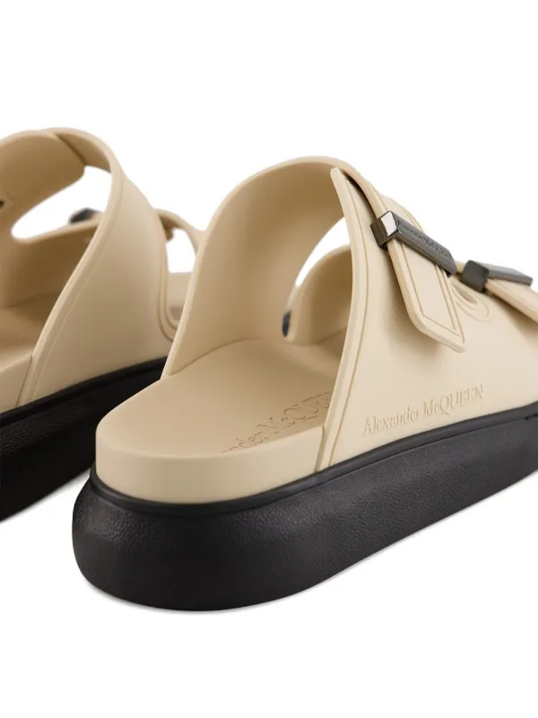 【完売必至】Alexander McQueen ダブルバックル サンダル Alexander McQueen ダブルバックル サンダル | ニュートラル