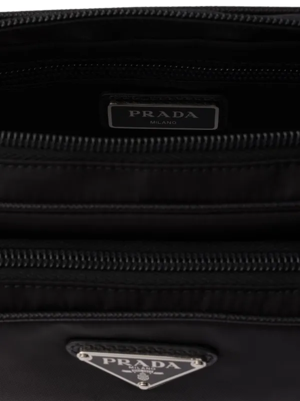 Prada ロゴプレート ベルトバッグ | ブラック | FARFETCH JP