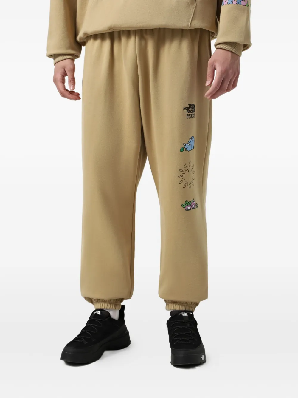 The North Face Mountain Cleanup trainingsbroek met grafische prints Beige