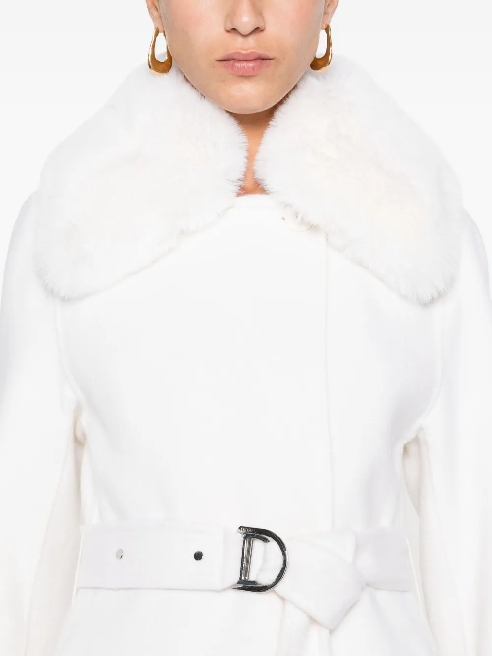 Maje Jas met kraag van imitatiebont en ceintuur Wit