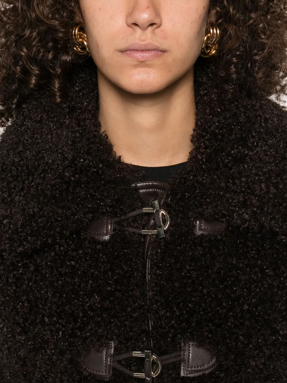 Maje Jack van imitatiebont met houtje touwtje sluiting Dark Brown