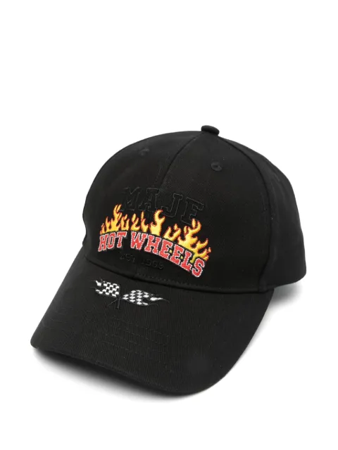 Maje gorra en colaboración con Hot Wheels