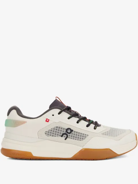 On tenis On The Roger