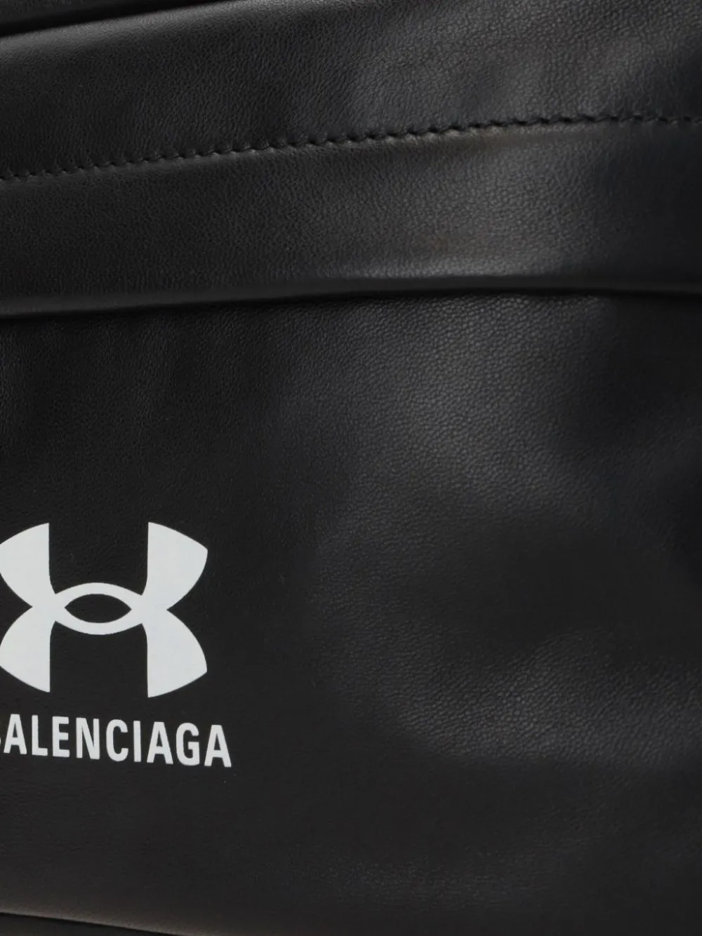 Balenciaga x Under Armour logo-print leather wash bag Zwart