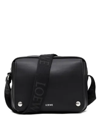 LOEWE ロゴプレート ショルダーバッグ | ブラック | FARFETCH JP