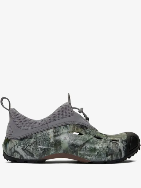 Crocs Quick Trail low "Mossy Oak Elements Walnut" clogs
