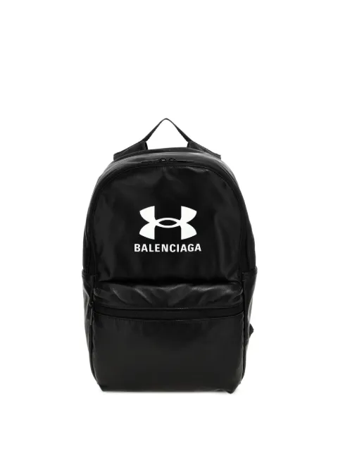 Balenciaga mochila en colaboración con Under Armour