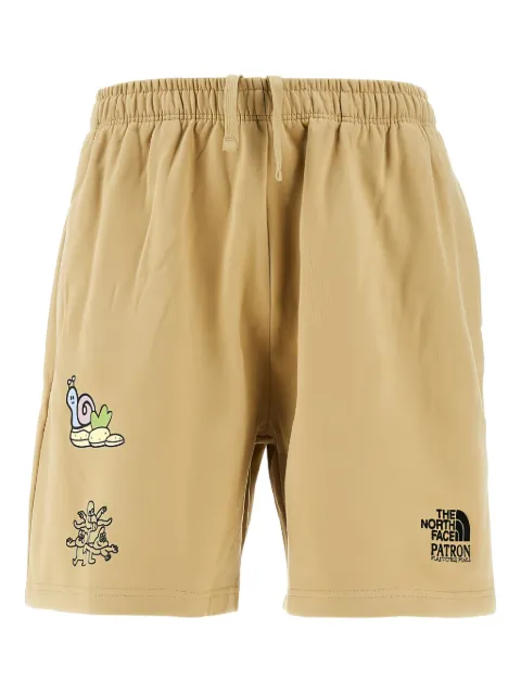 The North Face shorts con logo bordado en colaboración con Patron