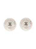 CHANEL Pre-Owned 1999 CC clip-on earrings - Neutrals