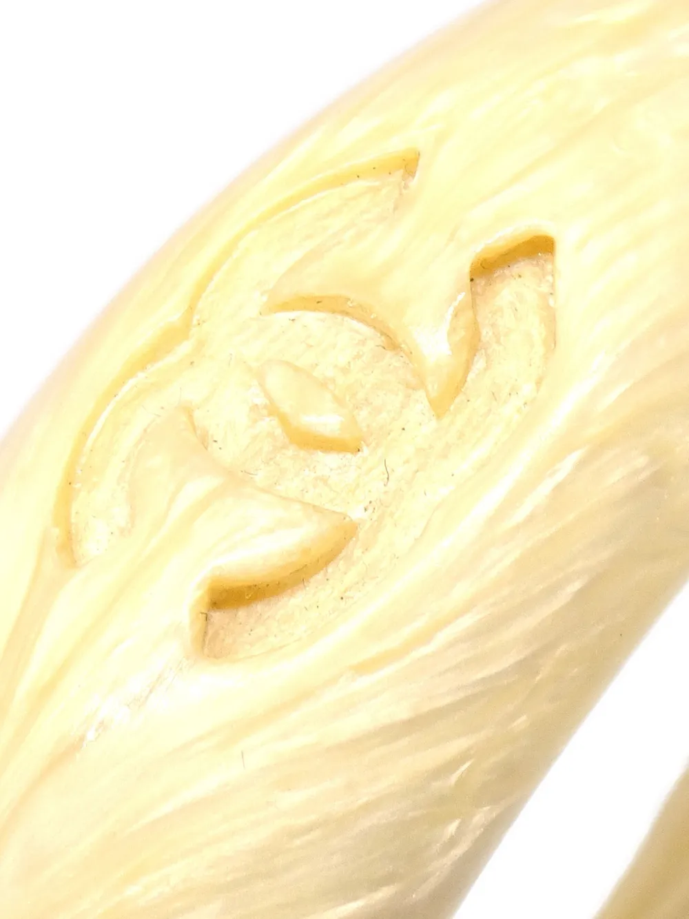 CHANEL Pre-Owned 1996 CC-debossed bangle bracelet | Image 2