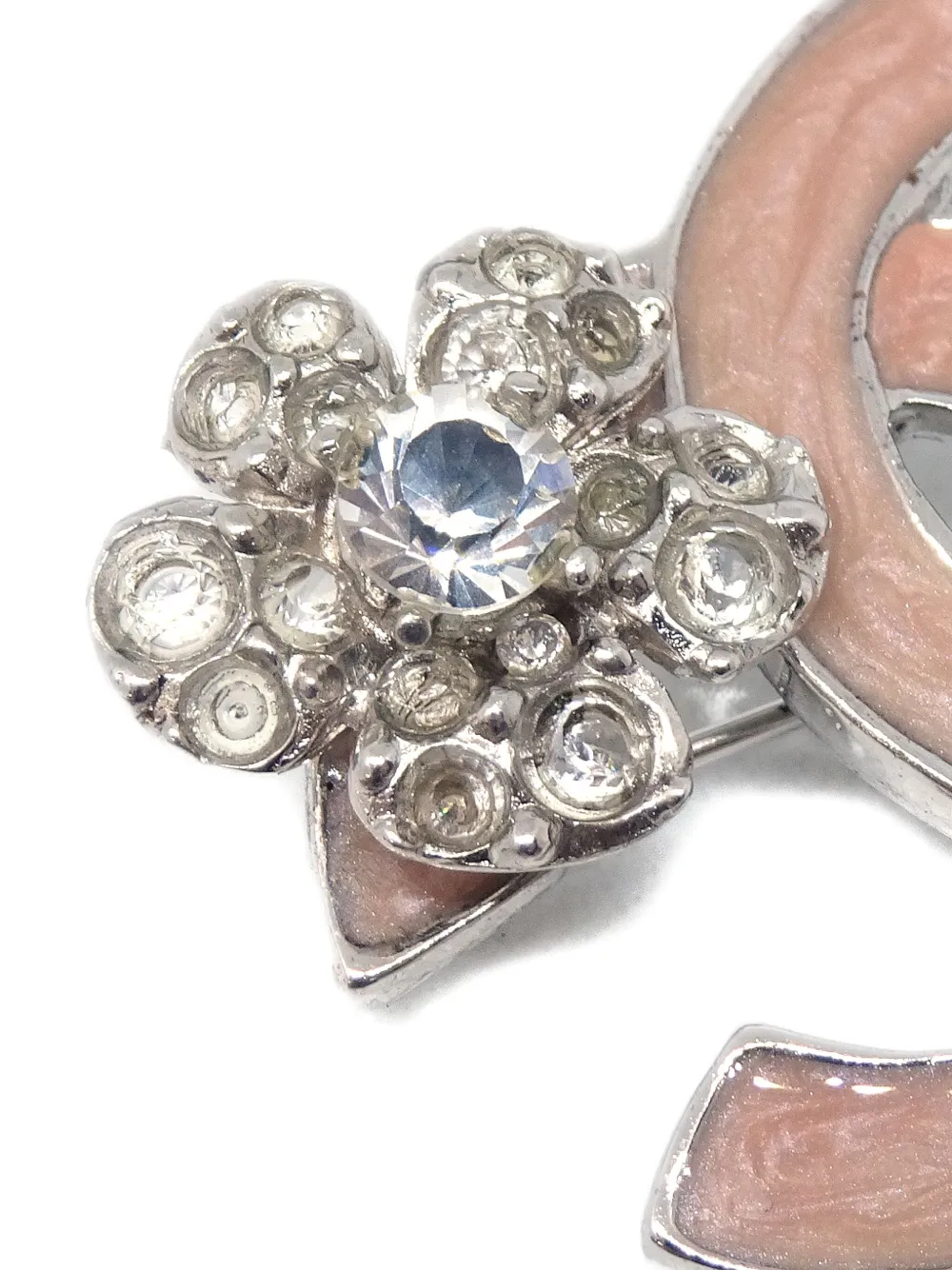 CHANEL Pre-Owned 2004 crystal-embellished CC brooch | Image 2
