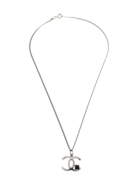 CHANEL Pre-Owned collier à pendentif CC (2005)