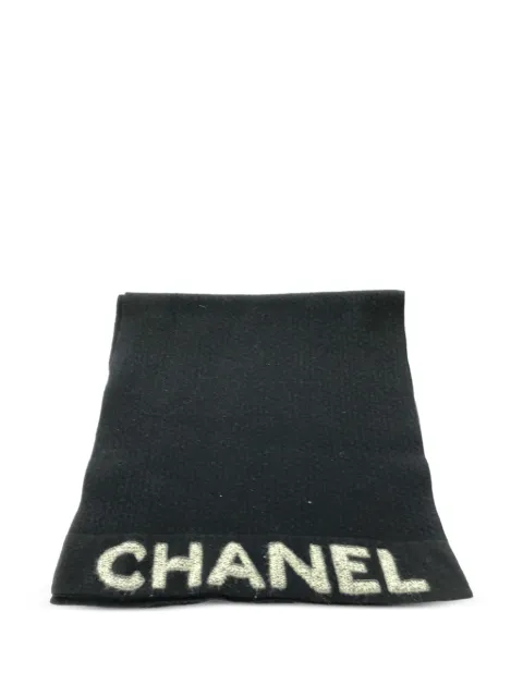 CHANEL Pre-Owned 10s embellish-logo wool scarf