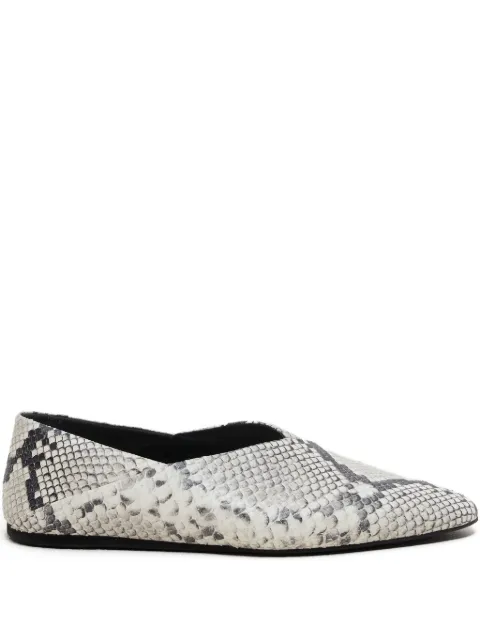 Closed flats con estampado de piel de serpiente