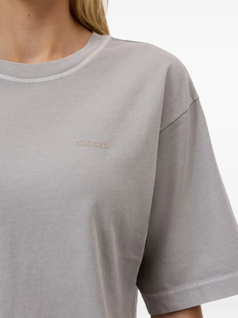 Closed T-shirt met afwerking van biologisch katoen Grijs