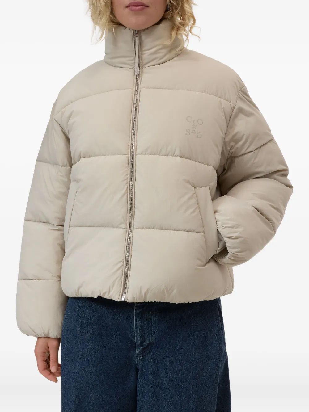 Closed Puffer Jacket In White