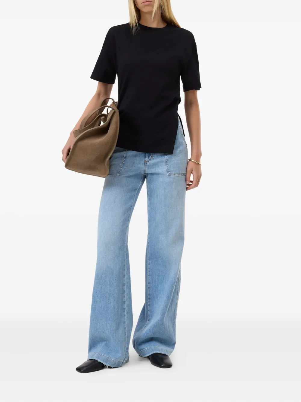 Closed T-shirt met zijsplit Zwart