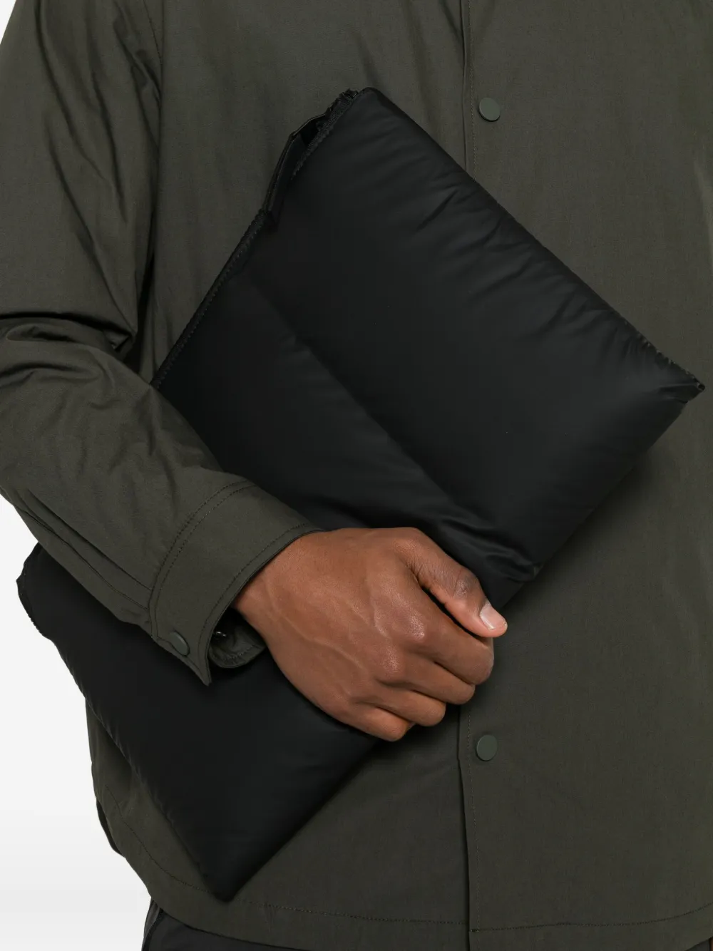 Rains quilted zip laptop bag - Zwart