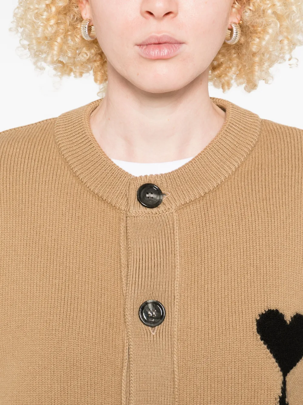 AMI Paris Vest met hart-logo en knopen Beige