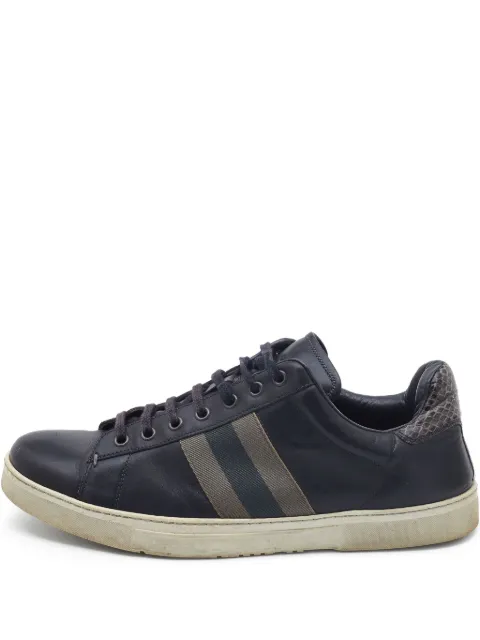Gucci Pre-Owned leather low-top sneakers