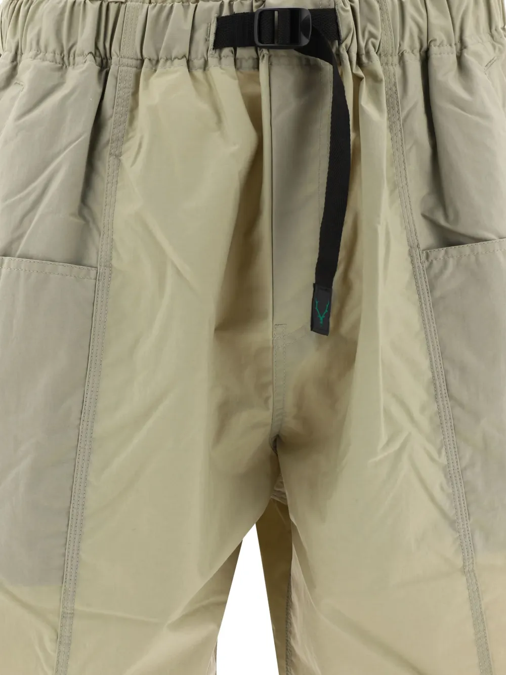 SOUTH2 WEST8 Shorts met opgestikte zak en ceintuur Beige