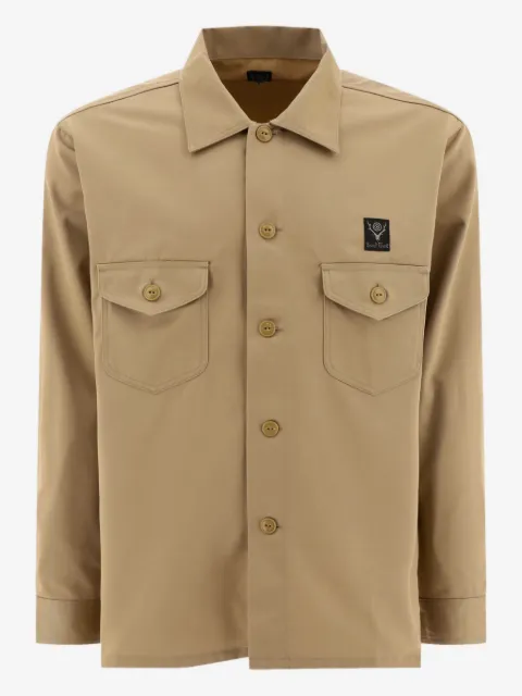 SOUTH2 WEST8 camisa con bolsillo de parche