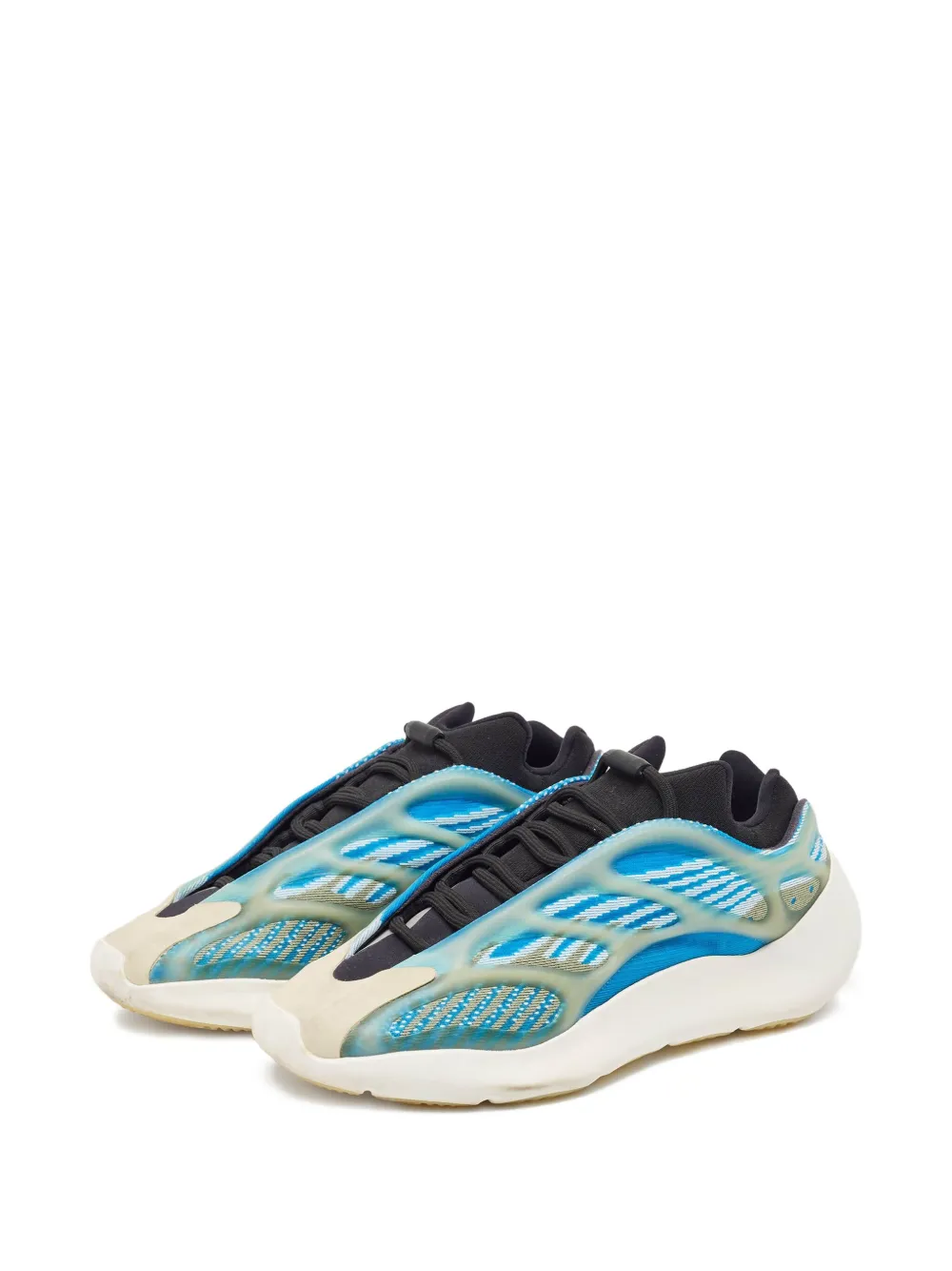 adidas Yeezy pre-owned 700 V3 mesh-panelled sneakers | Image 2