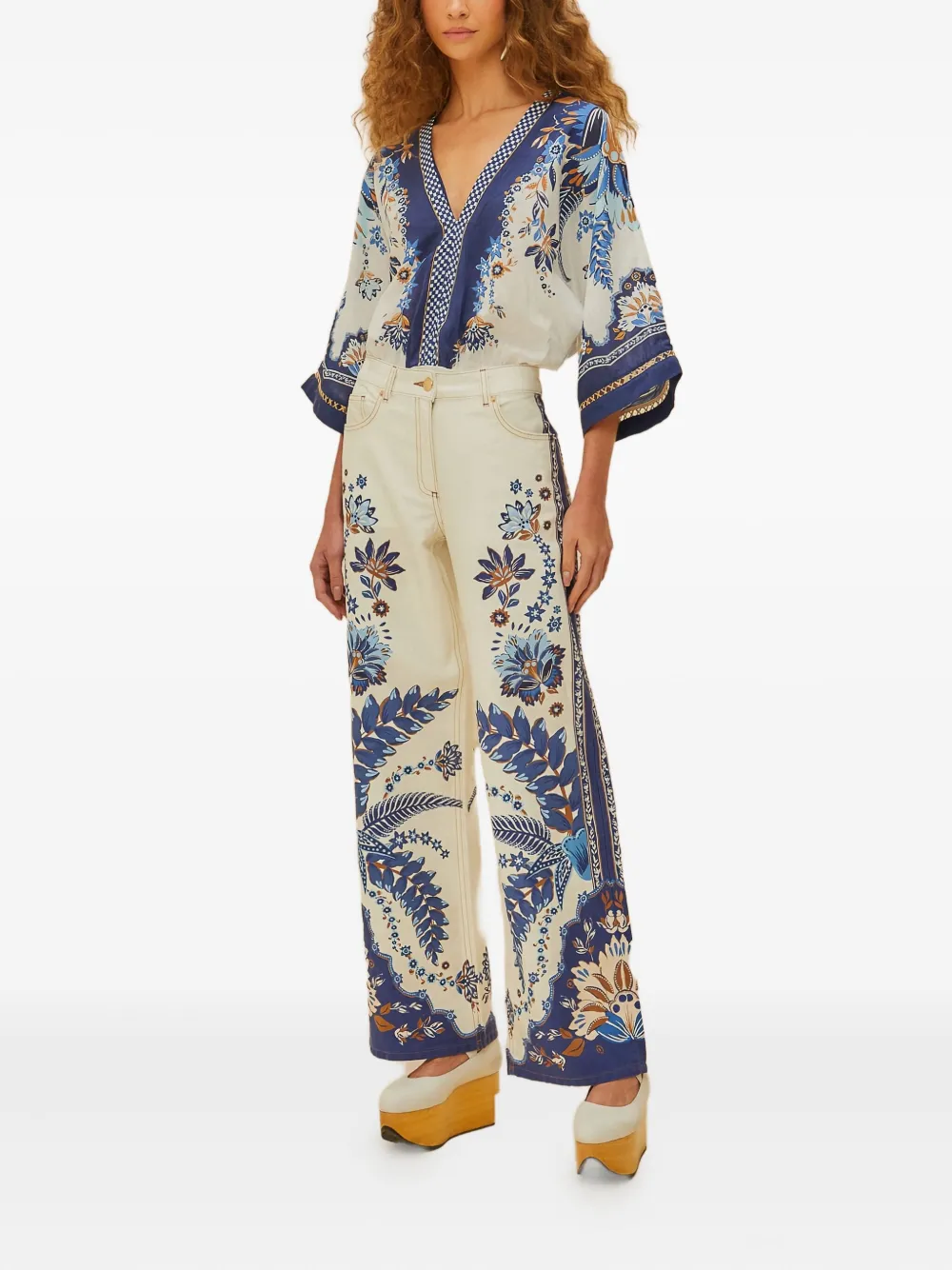 FARM Rio Body met bloemenprint en V-hals - Wit