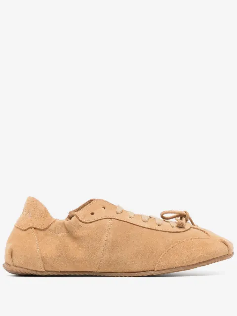 Abra tenis estilo flats