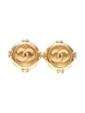 CHANEL Pre-Owned 1986-1994 CC Mark clip-on earrings - Gold